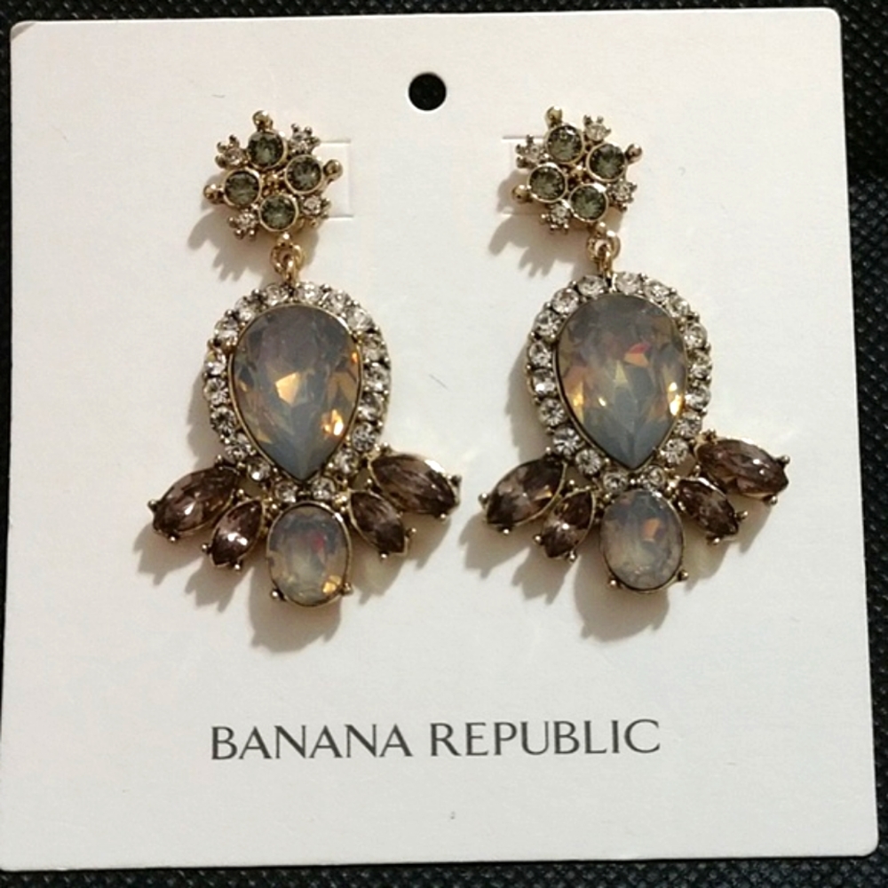 Women's earrings